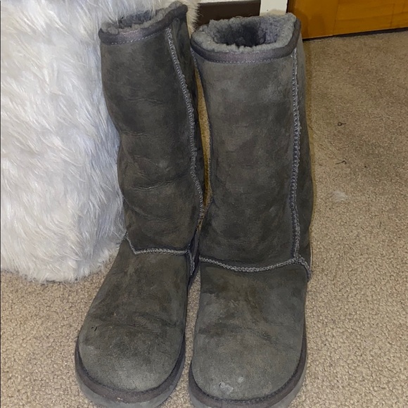 Tall Ugg’s - Picture 2 of 3